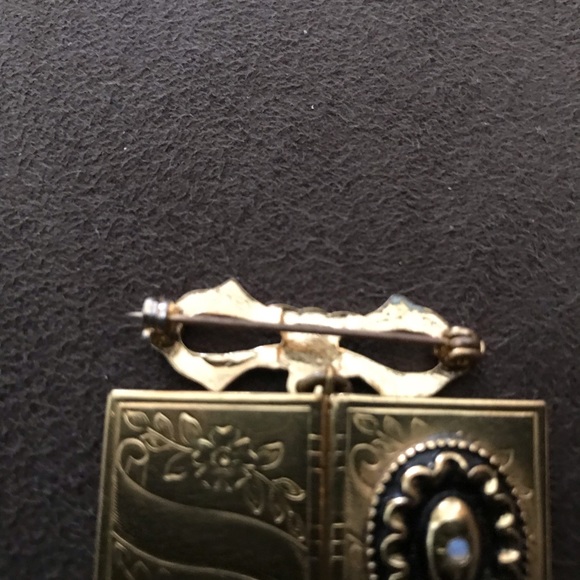 Vintage  locket pin 🥰 - Picture 4 of 4